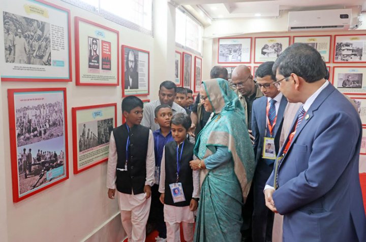 চাঁদে যাওয়ার প্রস্তুতি নাও: শিশুদের প্রতি প্রধানমন্ত্রী