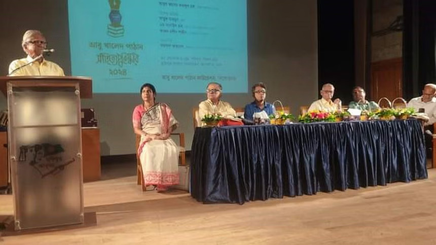 সাহিত্য সংস্কৃতির স্বাতন্ত্র্যতা সামনে আনা উচিত