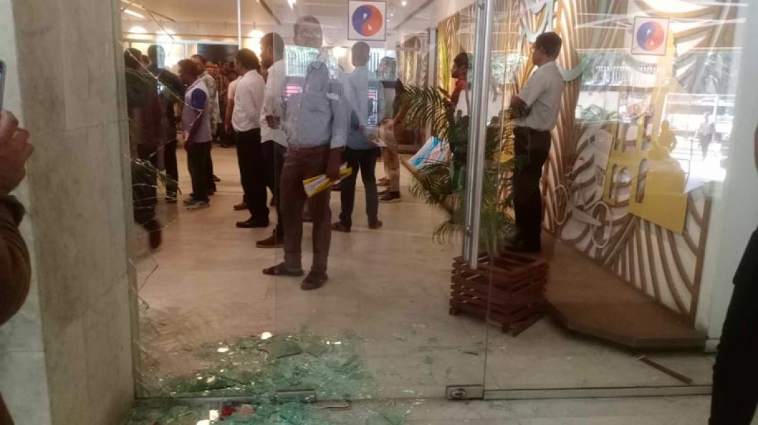 পেট্রোবাংলায় তিতাসের কর্মকর্তা-কর্মচারীদের হামলা-ভাঙচুর