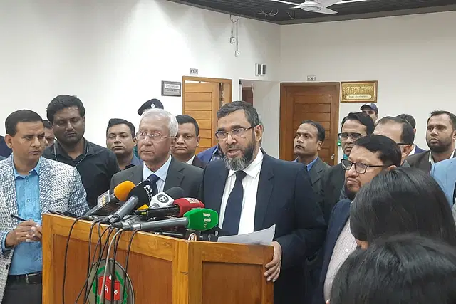 এনআইডি সেবা নিজেদের হাতে রাখতে চায় ইসি