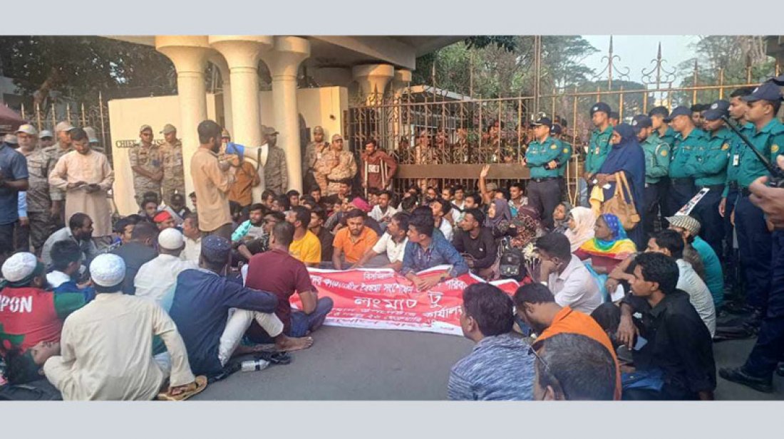 আশ্বাসের পরও প্রধান উপদেষ্টার কার্যালয়ের সামনে আন্দোলনে আহতদের অবস্থান