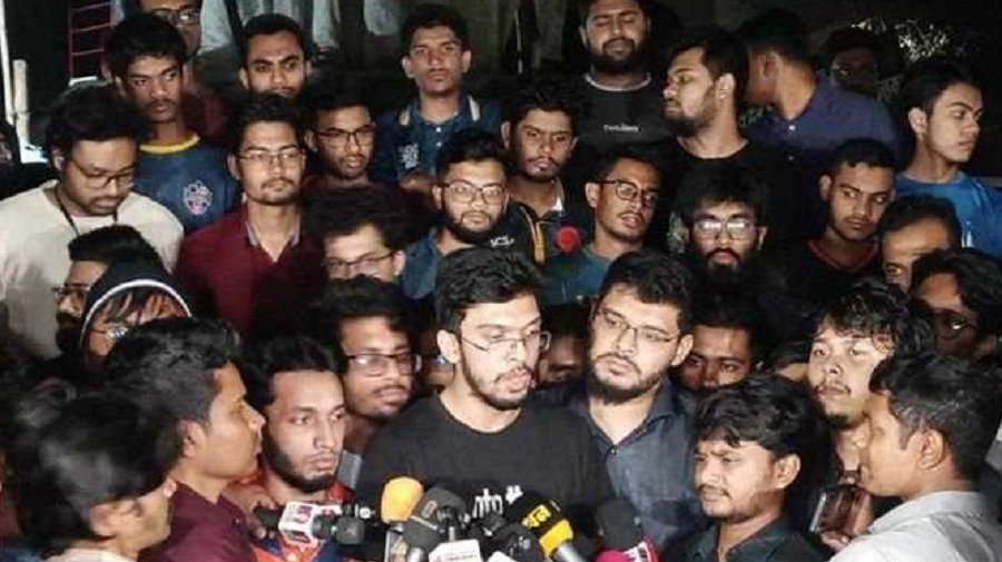 মধ্যরাতে বুয়েট শিক্ষার্থীদের বিক্ষোভ,