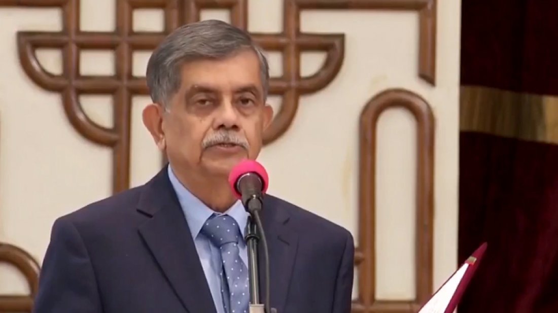 উপদেষ্টা হিসেবে শপথ নিলেন সি আর আবরার