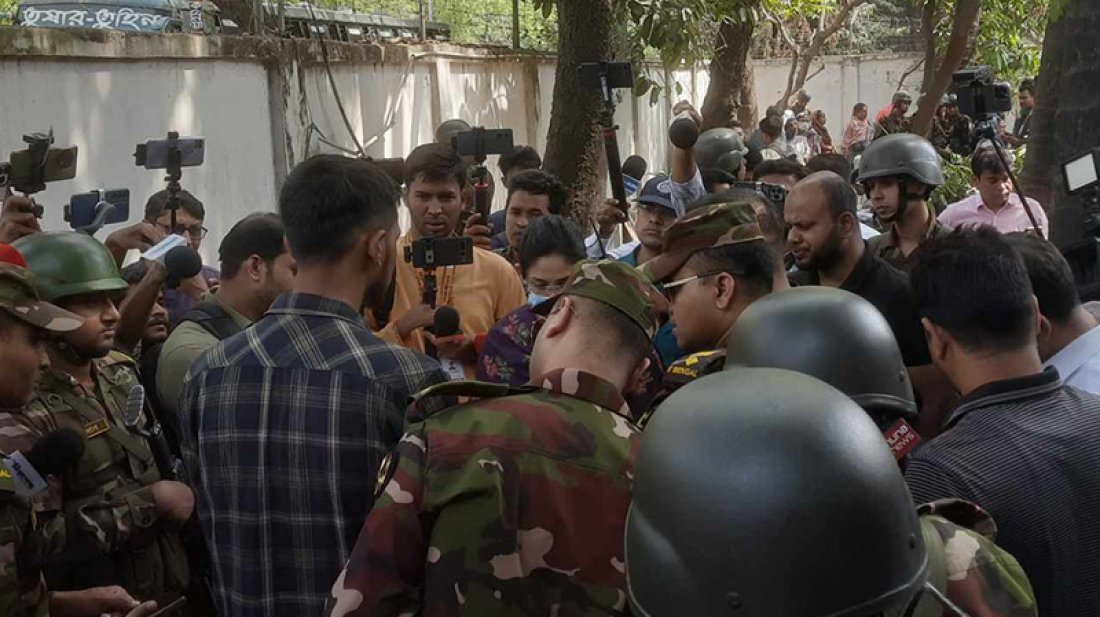 ঢাকা মেডিক্যালে যৌথ বাহিনীর অভিযানে আটক অর্ধশতাধিক