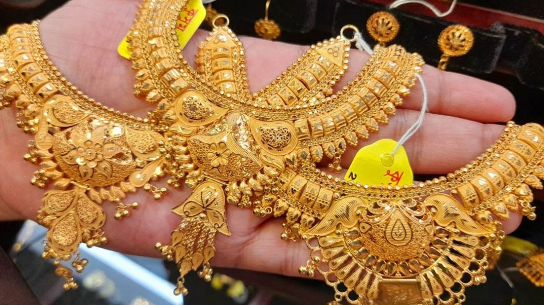 একদিনে স্বর্ণের দাম ভরিতে কমলো ৫৩৪২ টাকা