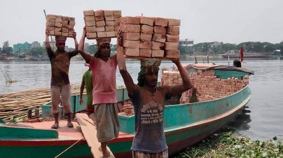 আজ মহান মে দিবস