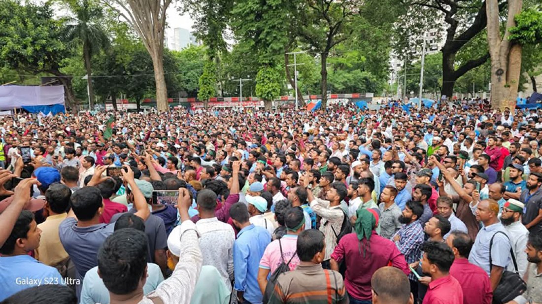 ১২ দিনের অবস্থানেও দাবি পূরণ হয়নি পল্লী বিদ্যুৎ শ্রমিকদের