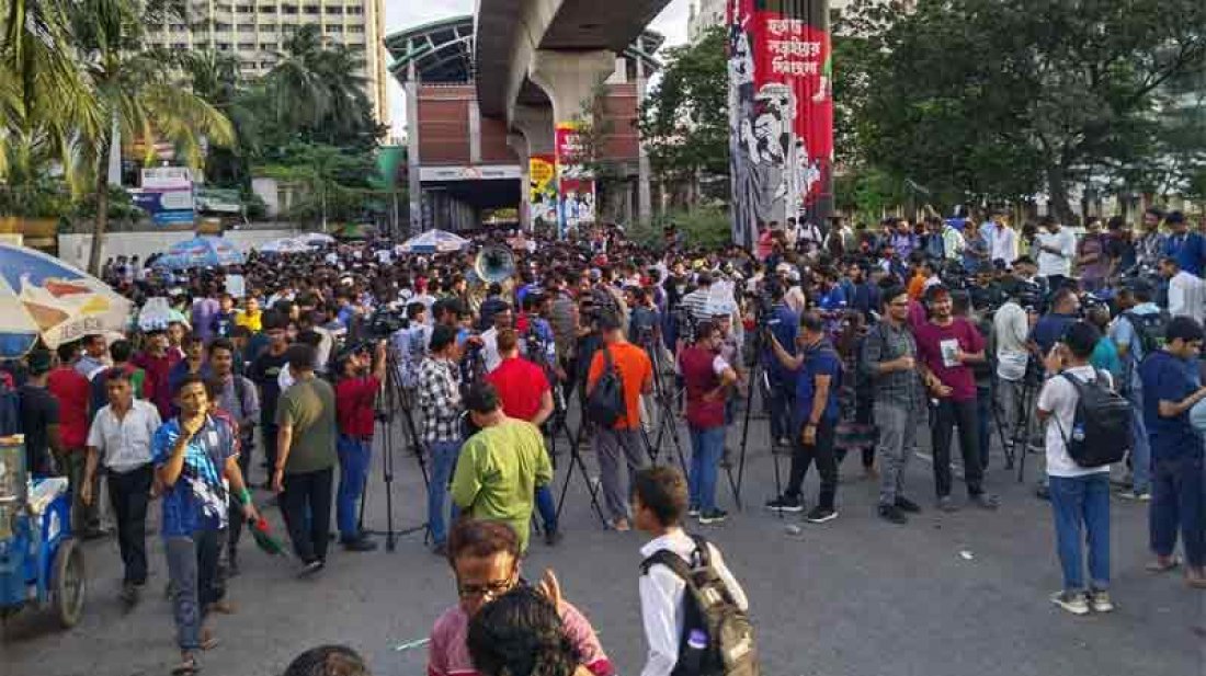 উপদেষ্টা না আসা পর্যন্ত আন্দোলন চালিয়ে যাওয়ার ঘোষণা প্রকৌশল শিক্ষার্থীদের