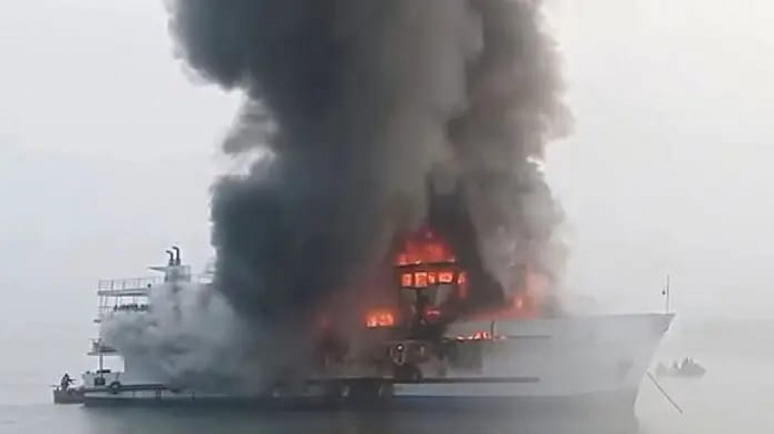 সেন্টমার্টিনগামী জাহাজে আগুন, একজনের মৃত্যু