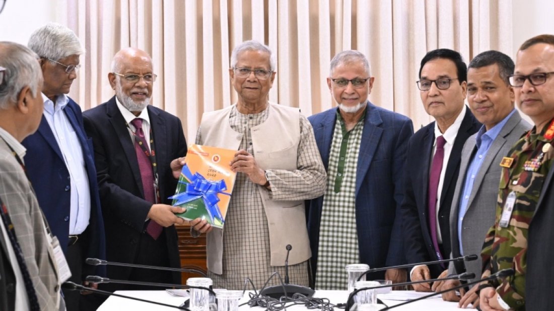 সরকারি চাকরিজীবীদের বেতন ‘দ্বিগুণের বেশি’ বাড়ানোর সুপারিশ